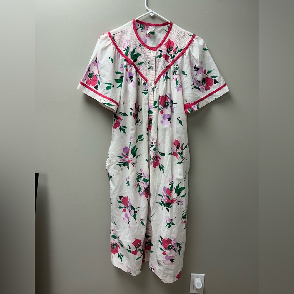 Vintage Women’s‎ Floral Button Up Nightgown